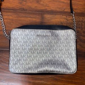 Micheal Kors cross body